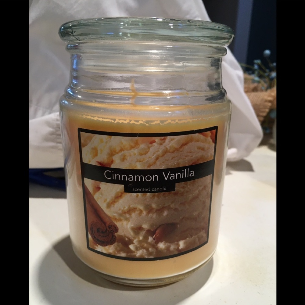 Old Williamsburg Candle Corp- Cinnamon Vanilla